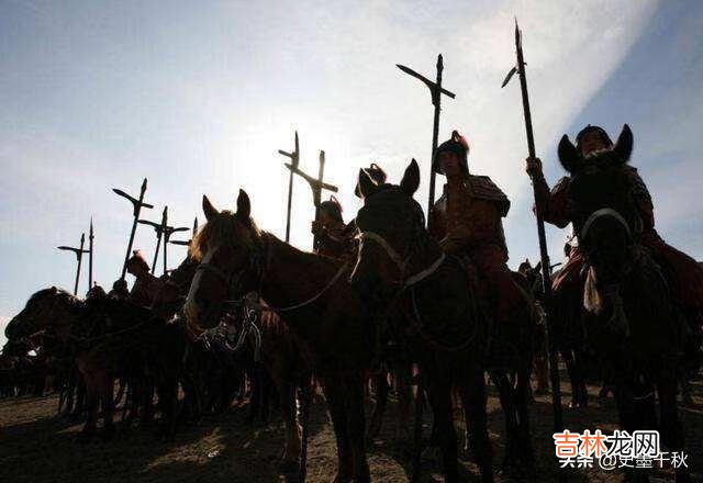 秦国商鞅规定士兵砍敌方一个人头就升一爵,战场那么乱,人们都记不清看不清对方的脸,要怎么记功呢