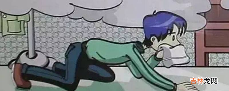 火场逃生时应该避免吸入什么?