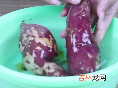 如何用微波炉烤红薯?