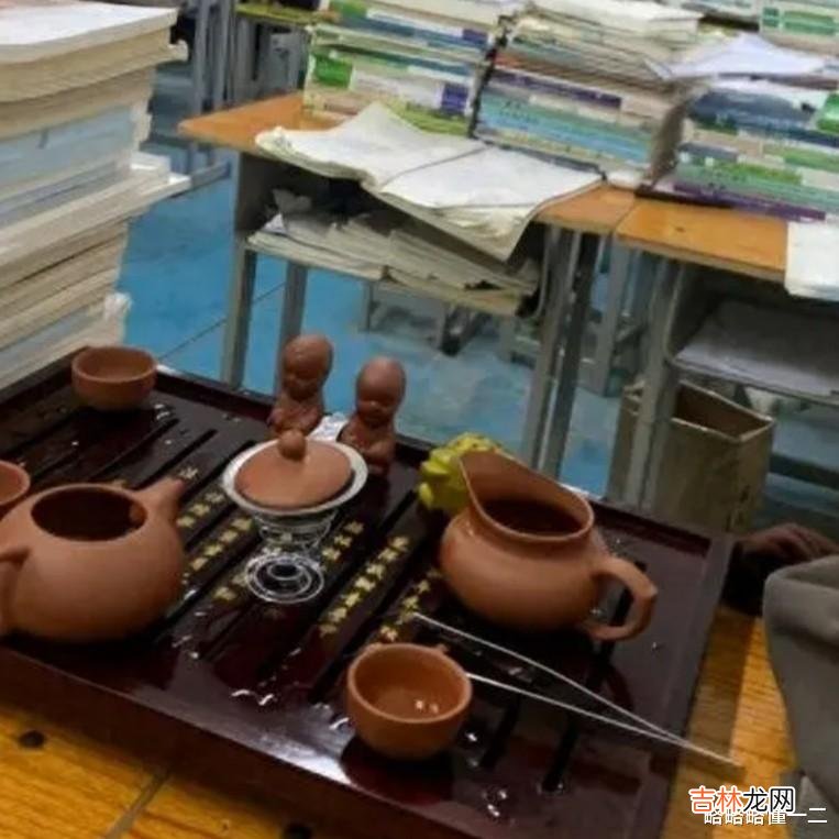 茶具 教室后排的“大拿”都干啥？操作太绝了，后排的快乐你永远不懂！