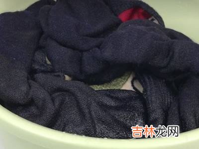 深色衣服上的油渍怎么洗掉?