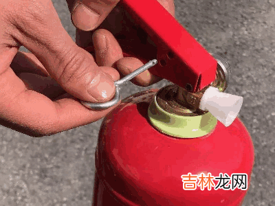 干粉灭火器的压板怎样才能按下去?