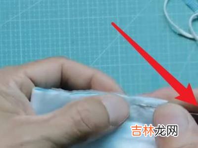 用口罩做书包吊坠怎么做?