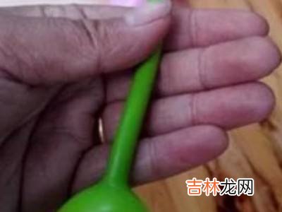 气球棒棒糖怎么拧?