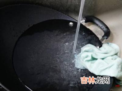 新铁锅怎么开锅不生锈不粘锅?