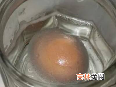 生鸡蛋怎么剥壳膜不破?