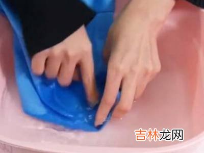 泡沫胶填缝剂粘衣服上怎么洗?