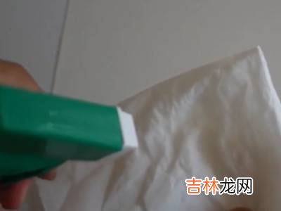 卷子上弄上油怎么去除?