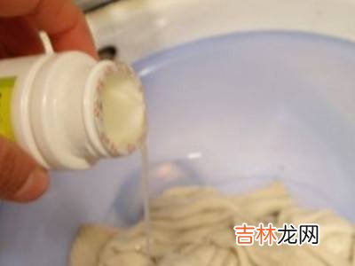 羊绒毛衣怎么洗不缩水变形?