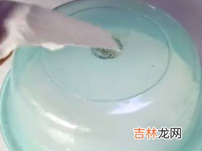 新买的盆子里的标签怎么去除干净?
