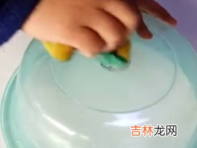新买的盆子里的标签怎么去除干净?