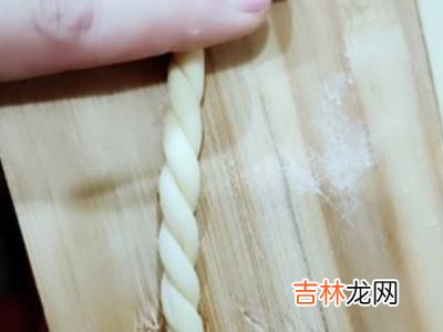 搓麻花的手法步骤?