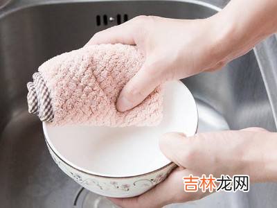 碗上标签撕后还有胶怎么办?