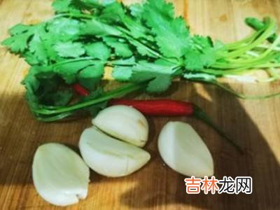肉皮冻蘸料的家常做法步骤?