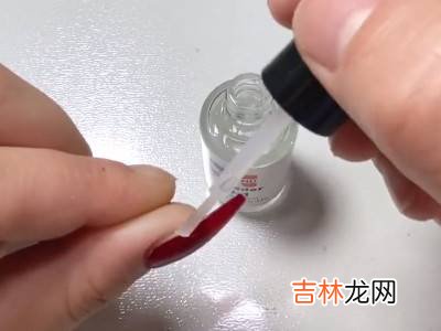 指甲胶水用什么溶解?