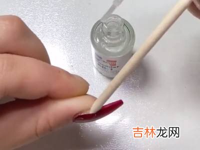 指甲胶水用什么溶解?