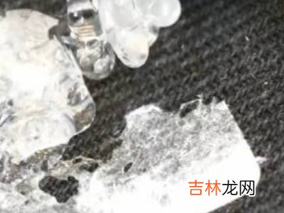 万能胶水粘衣服上用什么可以洗掉?