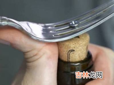 如何打开红酒木塞?
