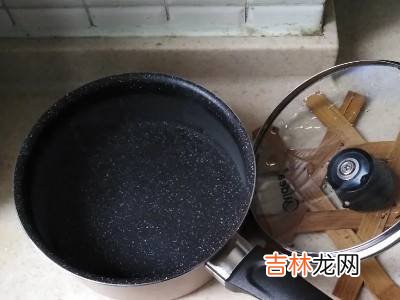 麦饭石不粘锅锅底烧黑了怎么办?