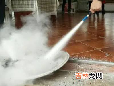 手提式灭火器的正确使用方法?