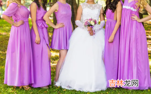 伴娘服是新娘买还是自己买适合伴娘的便装衣服 伴娘服是新娘买还是自己买