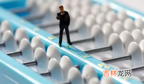 基金亏了25%是赎回还是放着