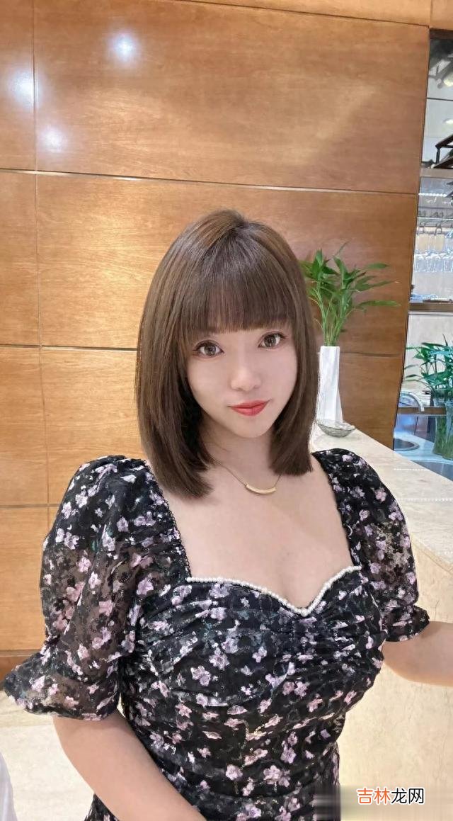 连衣裙 女人爱美发型别乱整，选这3种就对了，个性瘦脸很时尚