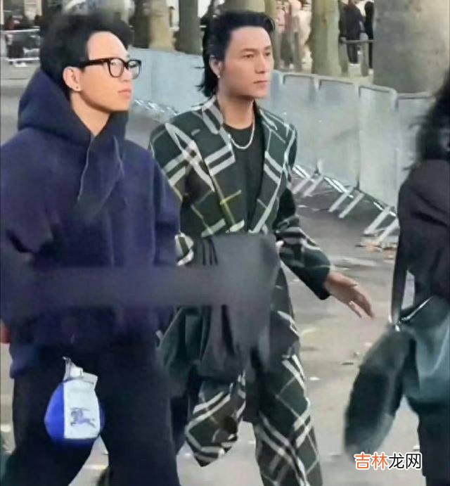 陈坤 陈坤携21岁儿子现身时装周！父子同框如兄弟，一个儒雅，一个嘻哈