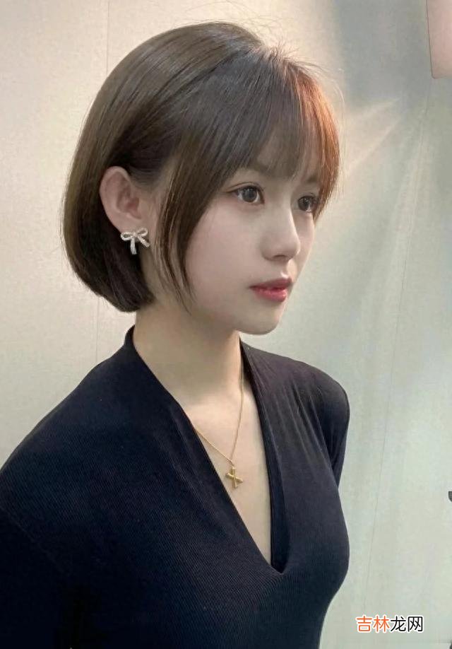 发型 最具人气女发有哪些？锯齿刘海，挂耳短发，锁骨发，温柔长卷发
