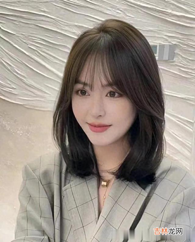 发型 最具人气女发有哪些？锯齿刘海，挂耳短发，锁骨发，温柔长卷发