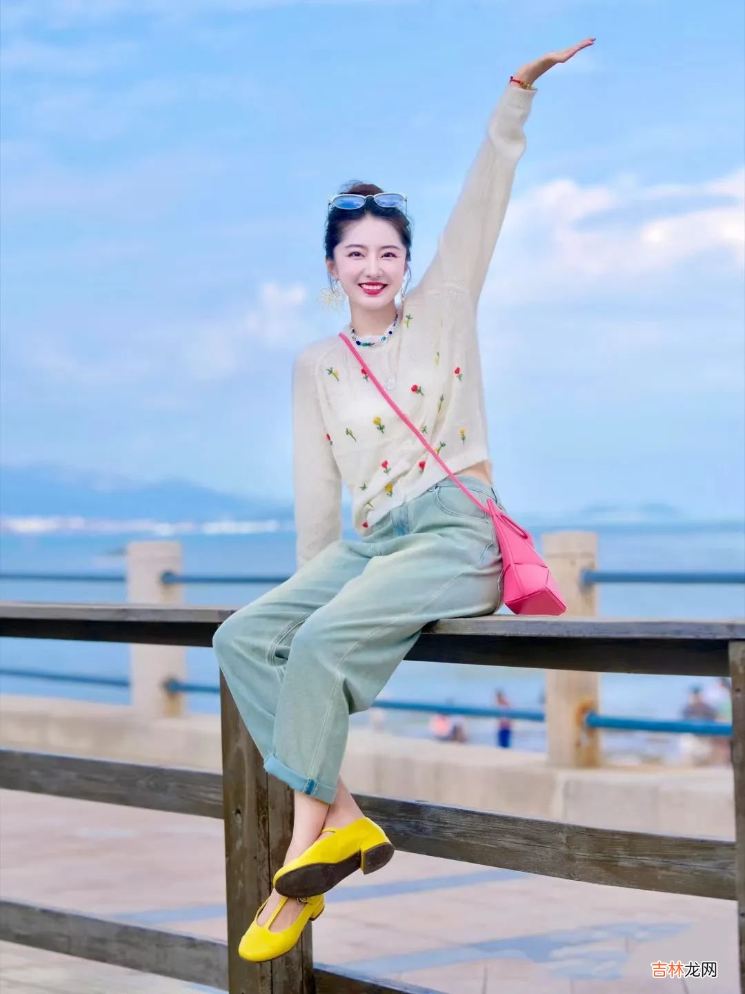 穿搭 这个宝妈真会打扮，30+的年纪穿衣青春减龄还像小姑娘，羡慕