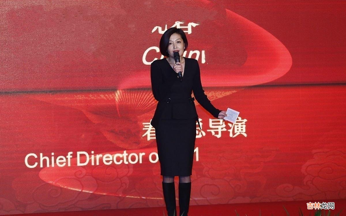 穿搭 李咏老婆气质太高级了，穿一身黑不俗反倒惊艳大气，哪像年过半百