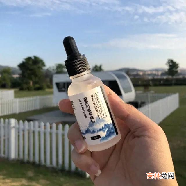 烟酰胺 这些精华液，有效补水保湿抗衰净透亮白,让你的皮肤变得紧致细腻