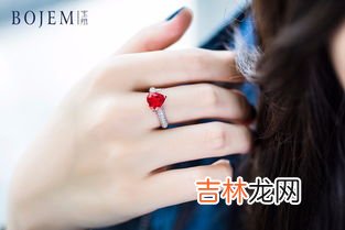 女生戒指戴哪只手,女人金戒指应该戴在哪只手上