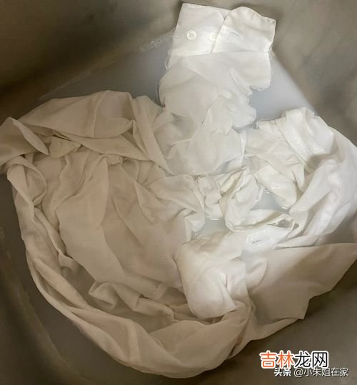 口红弄到白色的衣服上怎么洗掉,白色衣服上沾口红用什么洗？