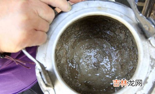 锅里的水垢太厚怎么处理,锅底水垢太厚怎么去除