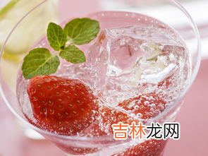 汽水打開爲什麽溢出來,打開汽水瓶蓋時汽水會自動噴出的原因是什麽用化學語