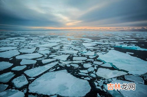 多少个地球才能抵得上一个月球,大概多少个月亮才能抵得上地球的质量