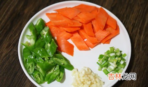 炒干豆腐为什么要焯水,干豆腐搁开水焯了怎么做