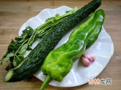 怎么晒黄瓜皮,钦州农村晒的黄瓜皮，配饭下粥，做成瓜皮卷美味可口