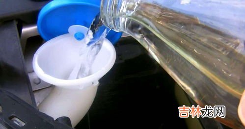 玻璃水加白酒防冻吗,冬天玻璃水里加白酒行么