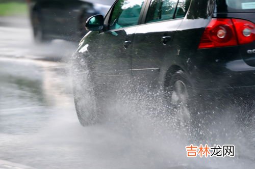 下雨天怎么开车,雨季用车攻略如何在下雨天使用车