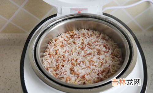 米饭蒸软了怎么补救,米饭水多了蒸的软了怎么补救？