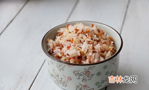 米饭蒸软了怎么补救,米饭水多了蒸的软了怎么补救？