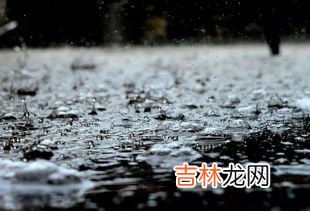 雨水淋过的衣服晒干还能穿吗,被雨淋过的衣服要重新洗吗 雨淋过的衣服晾干还能穿吗