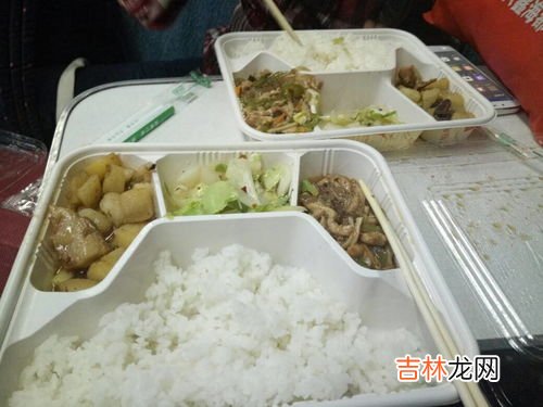 高铁上去哪里买盒饭,高铁有餐厅吗?