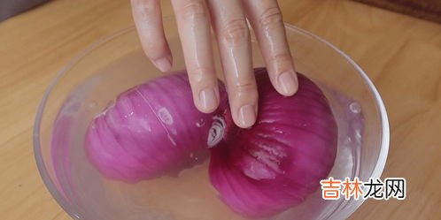 切洋葱流泪对眼睛有伤害吗,为什么切洋葱会流眼泪？