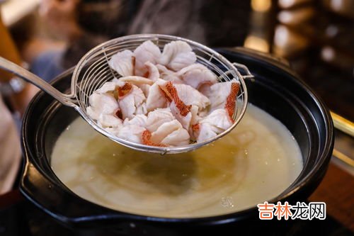 鱼汤里放什么蔬菜最有营养,鱼汤里放什么蔬菜最有营养?