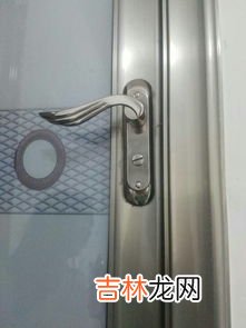 钥匙冲进厕所怎么办,汽车钥匙掉入厕所蹲坑怎么办？