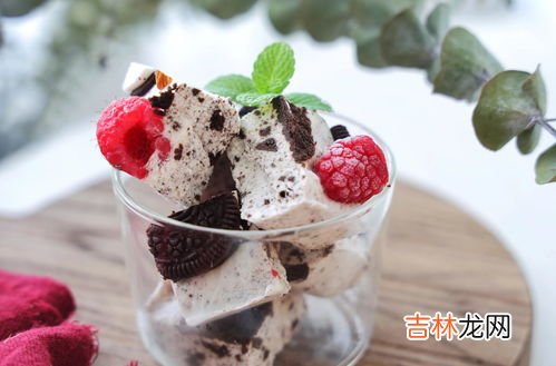 做冰淇淋可以用酸奶吗,做冰激凌时，用酸奶好还是用牛奶好呢？具体该如何制作？